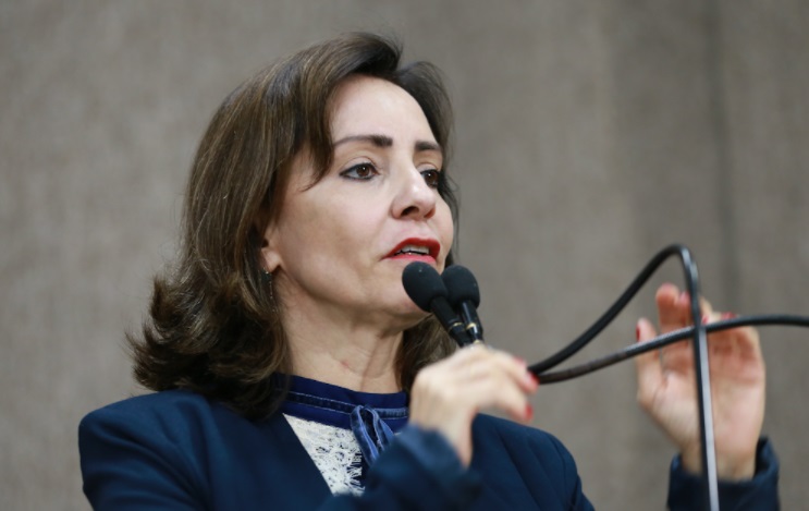 Emilia Correa afirma nao ter problema com Danielle Alessandro e Milton e que a oposicao ‘esta fazendo oposicao a oposicao