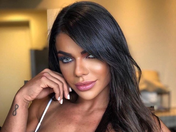 Ex Miss Bumbum quase morre com silicone e faz cirurgia de emergencia diz colunista