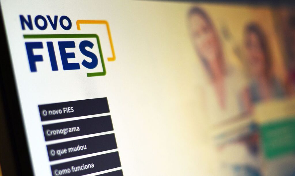 FNDE prorroga prazo para renovacao semestral do Fies
