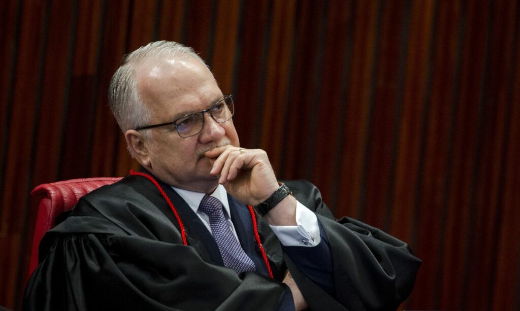 Fachin determina que presos do grupo de risco da covid 19 deixem regime semiaberto em cadeias lotadas