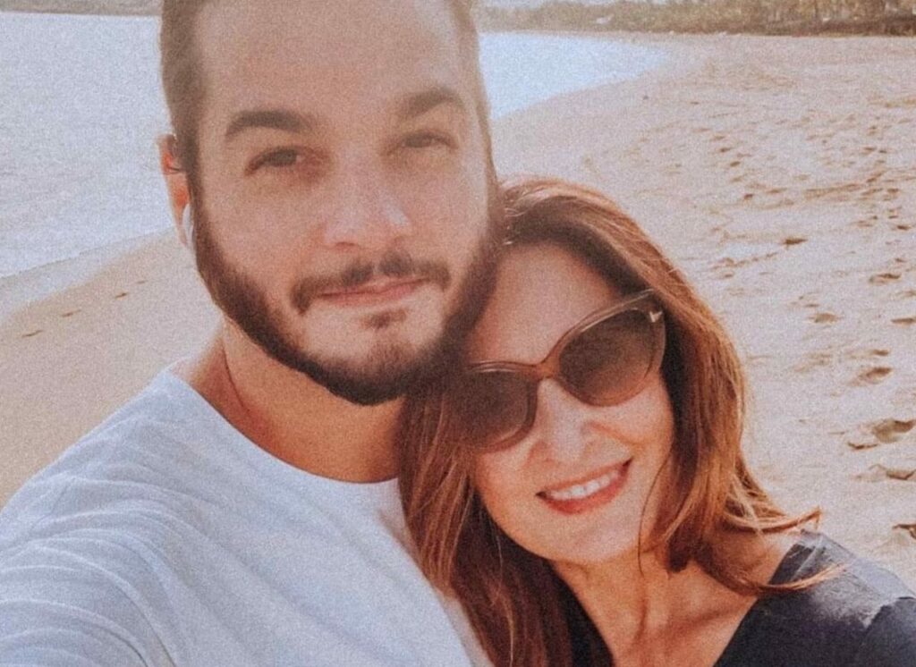 Fatima Bernardes e Tulio Gadelha fazem clique abracadinhos