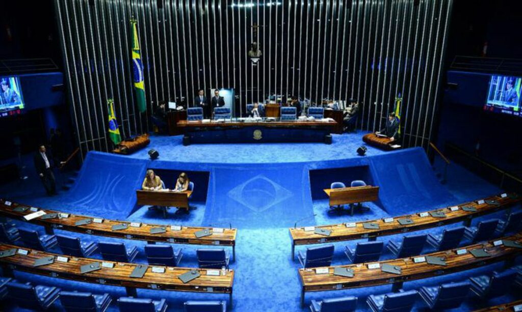 Fundeb Senado aprova projeto mas exclui trechos que tirariam R 16 bi de escolas publicas