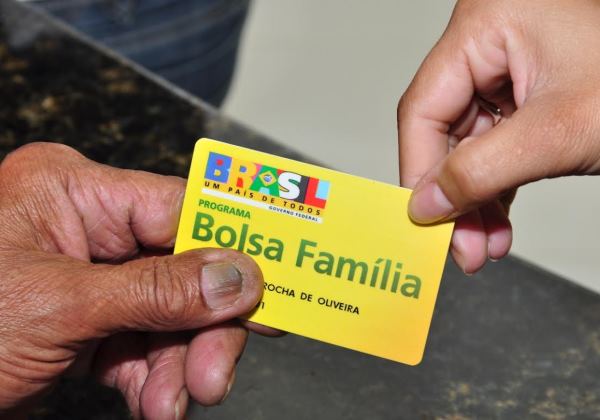 Governo quer dar emprestimo de ate R 1.000 para quem ganha Bolsa Familia
