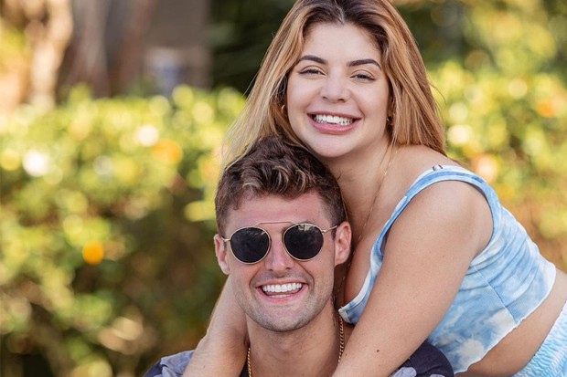 Humorista GKay assume romance com youtuber Rezende diz colunista