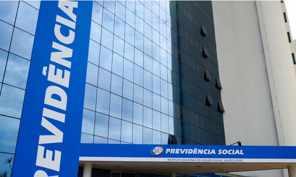 INSS pagou R 127 milhoes a militares e servidores temporarios diz site
