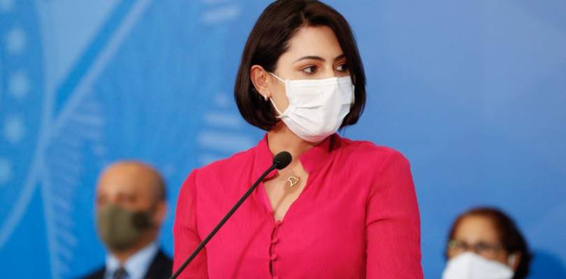 Justica absolve IstoE em acao movida por Michelle Bolsonaro