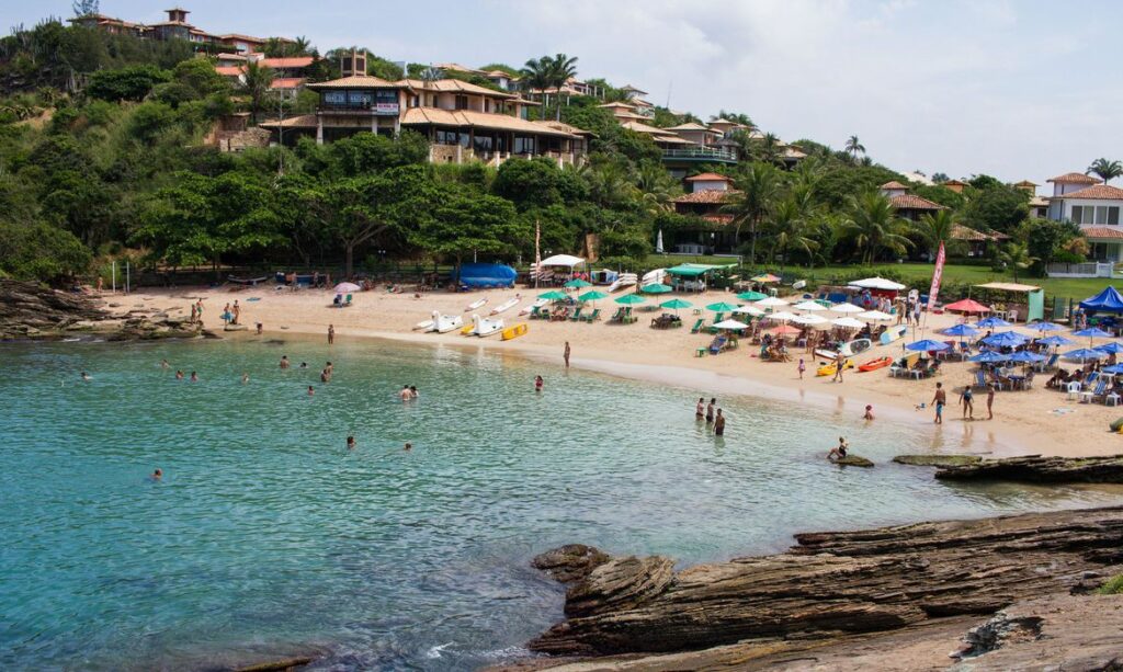 Justica determina fechamento de hoteis e praias de Buzios