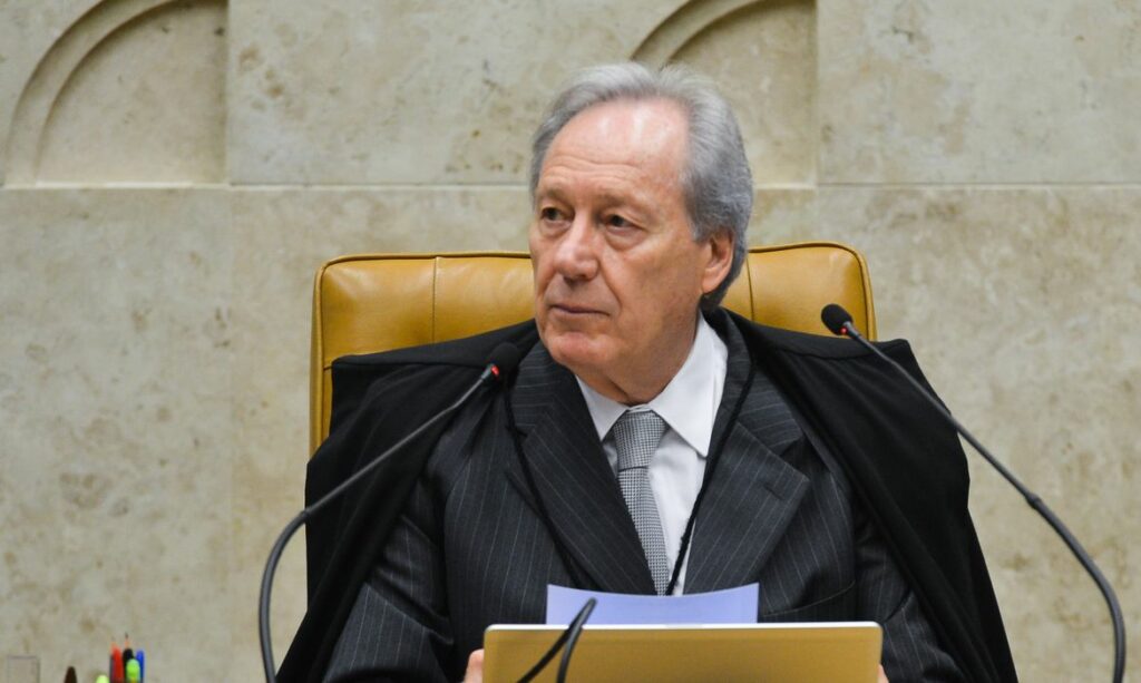 Lewandowski-intima-ministro-da-Saúde-a-esclarecer-em-48-horas-prazos-para-plano-de-imunização-contra-covid-19