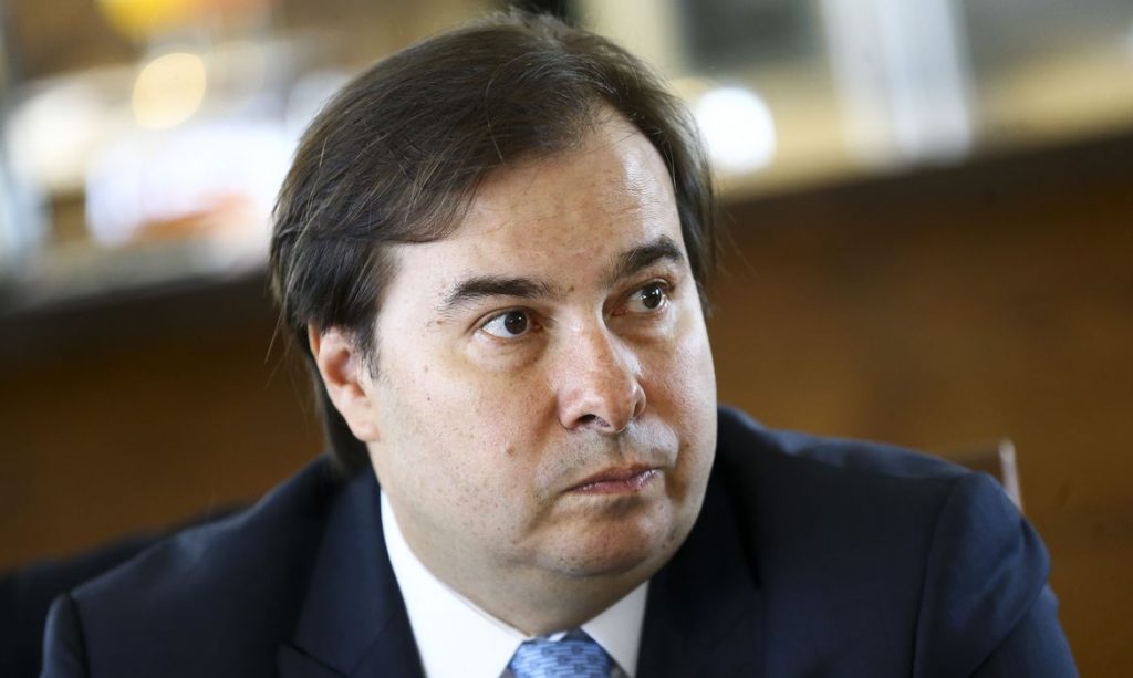 Maia afirma que decisao do STF deve ser respeitada e que nunca pretendeu disputar eleicao