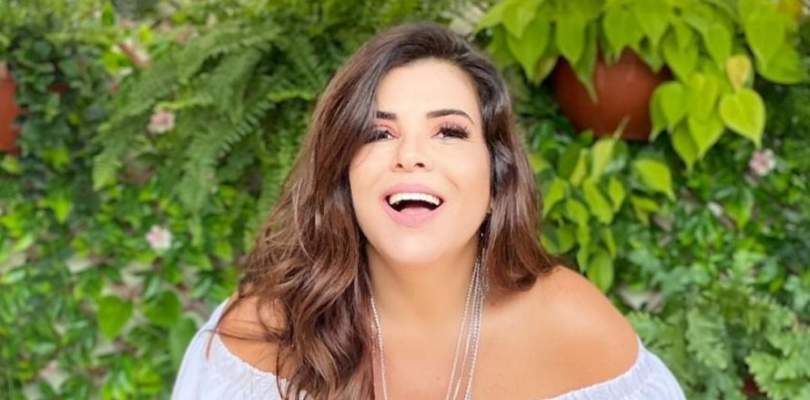 Mara Maravilha posa de topless e surpreende ao mostrar tatuagem secreta nos seios veja foto
