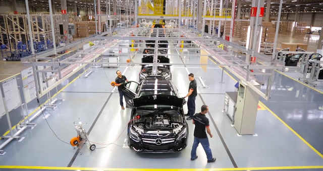 Mercedes Benz deixa de produzir automoveis no Brasil