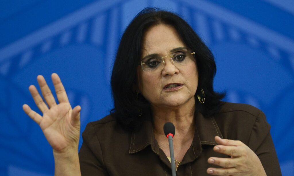 Ministerio comandado por Damares faz cartilha com informacoes falsas sobre maconha diz jornal