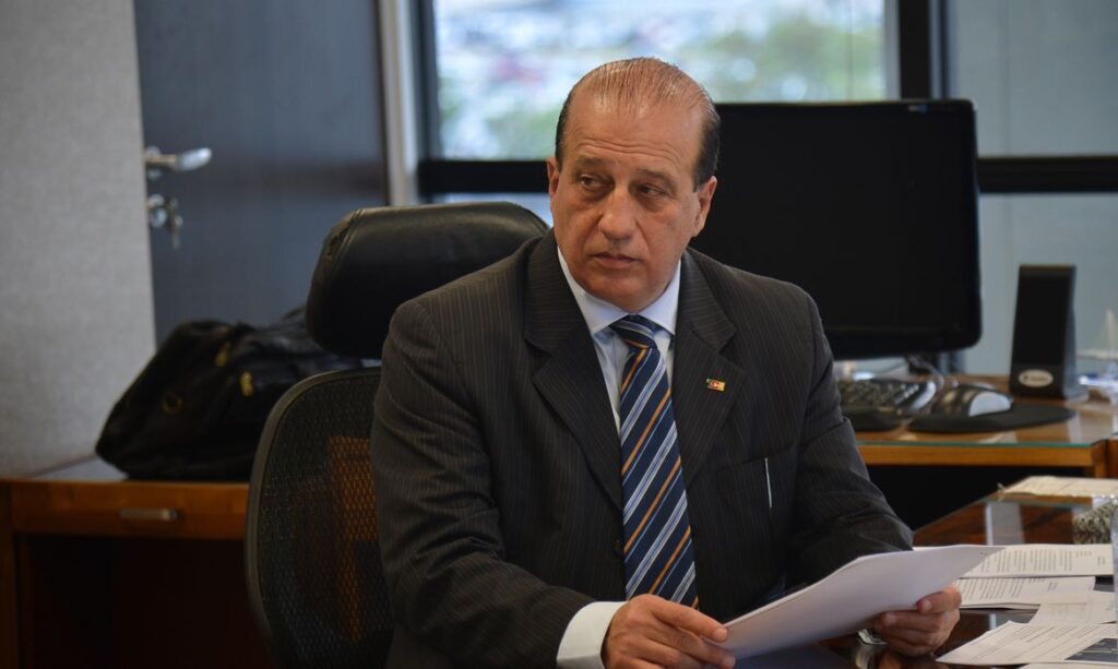 Ministro-do-TCU-faz-referência-a-Bolsonaro-e-diz-que-‘questão-ideológica’-não-pode-interferir-na-educação