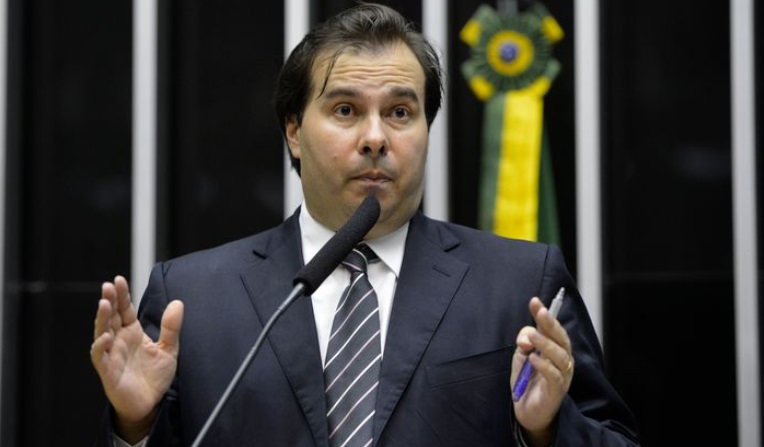 Nao foram poucas as ameacas de morte que eu e minha familia recebemos revela Rodrigo Maia