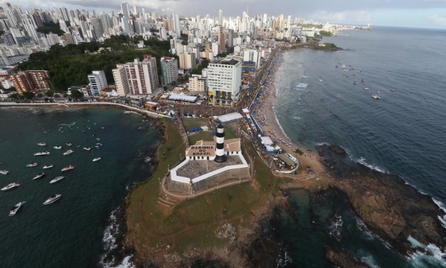 Policia baiana monitora redes sociais para impedir festas ilegais de Reveillon