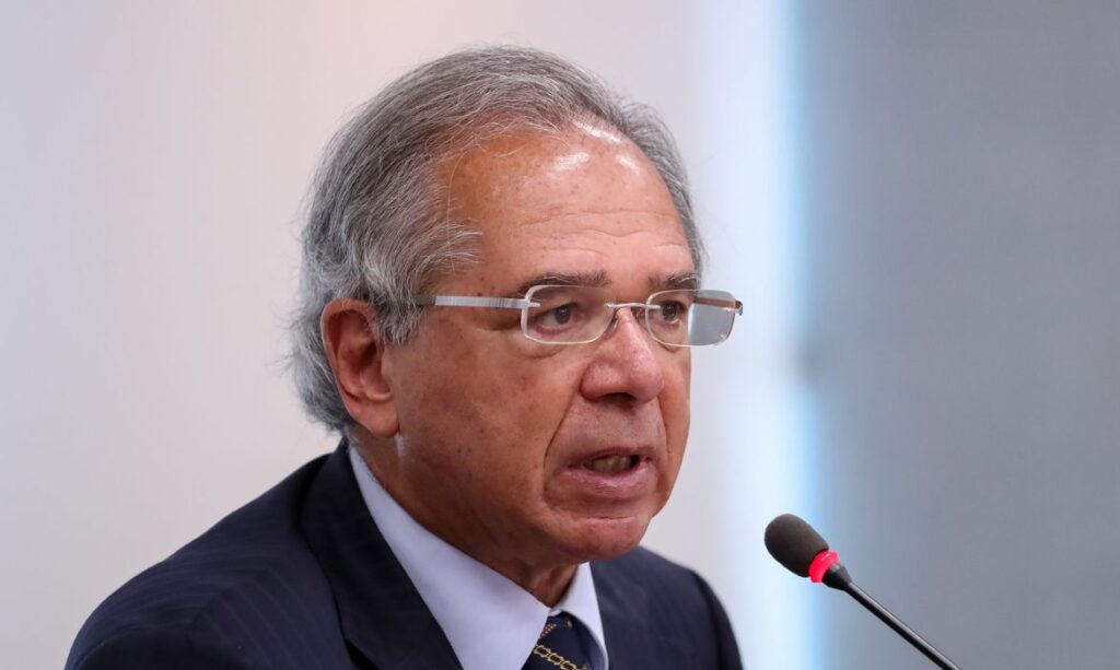 Pouquinho abaixo do esperado mas o fato e que a economia esta voltando em V diz Guedes sobre PIB