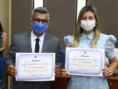 Prefeita reeleita Hilda Ribeiro e diplomada durante cerimonia em Lagarto