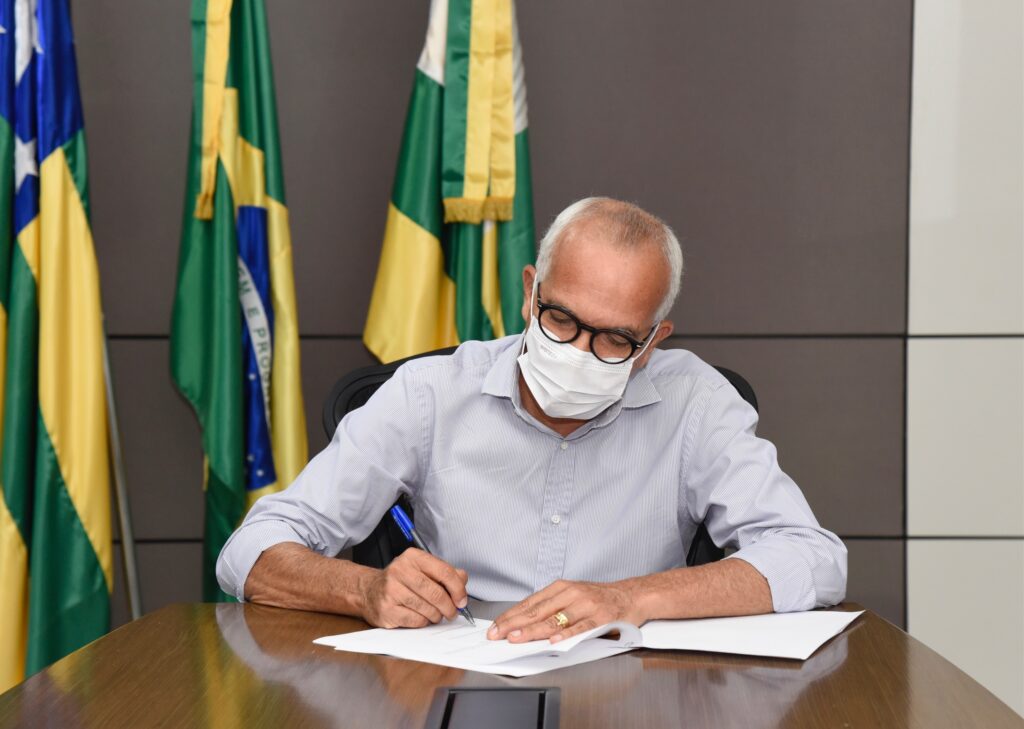 Prefeitura de Aracaju assina carta de intencoes para obter doses da vacina do Instituto Butantan