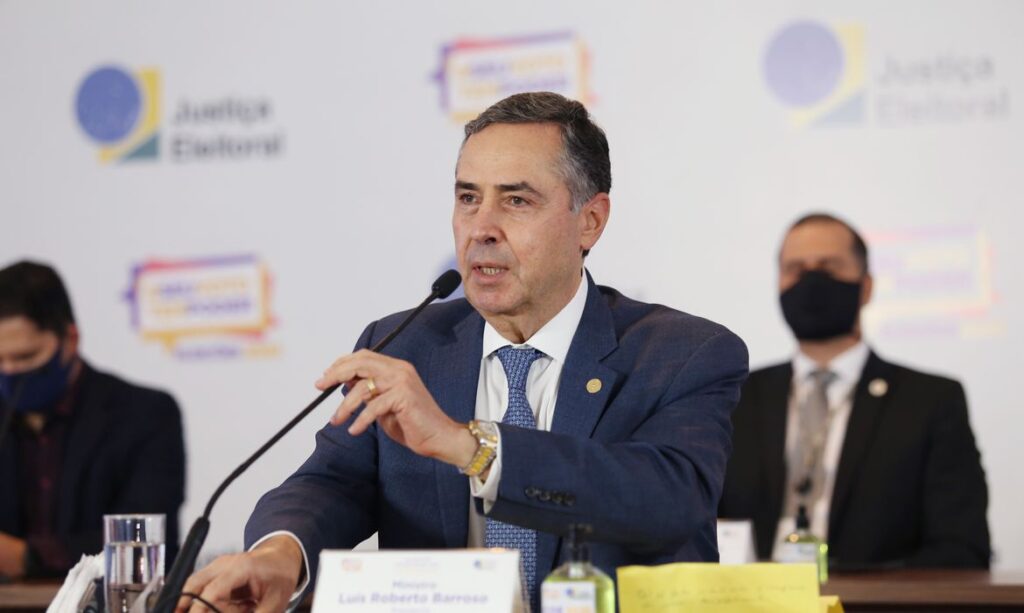 Presidente do TSE diz que voto facultativo e modelo ideal para o Brasil