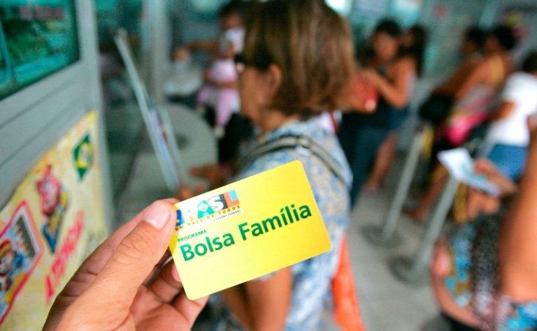 Projeto do Senado pretende substituir Bolsa Familia por plano de reducao da pobreza