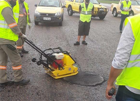 Raio abre buraco na pista do Aeroporto de Viracopos