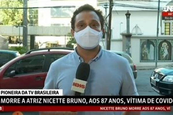 Reporter se emociona ao lembrar perda da mae por covid 19 ao noticiar morte de Nicette Bruno assista