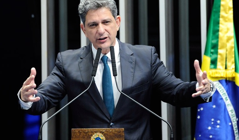 Rogerio Carvalho defende o SUS e afirma que governo tenta boicotar a vacina da covid 19