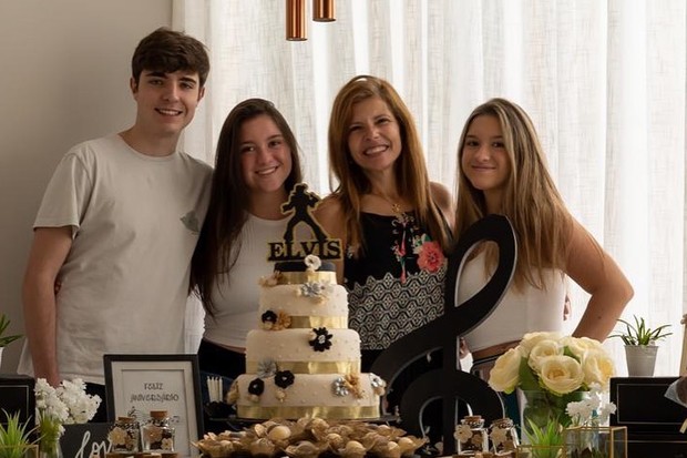 Rose Miriam viaja e filhos de Gugu Liberato vao passar o Natal sem a mae diz colunista