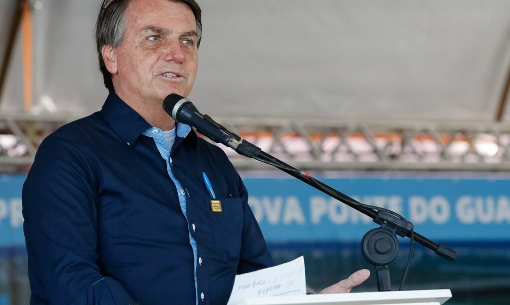 Se fizesse pressao por vacina seria acusado de interferencia diz Bolsonaro