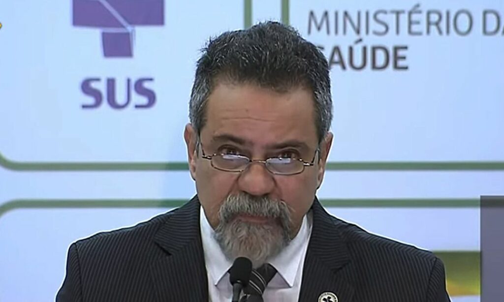 Secretário-executivo-da-Saúde-diz-que-é-“irresponsável”-dar-data-para-início-da-vacinação-contra-covid-19