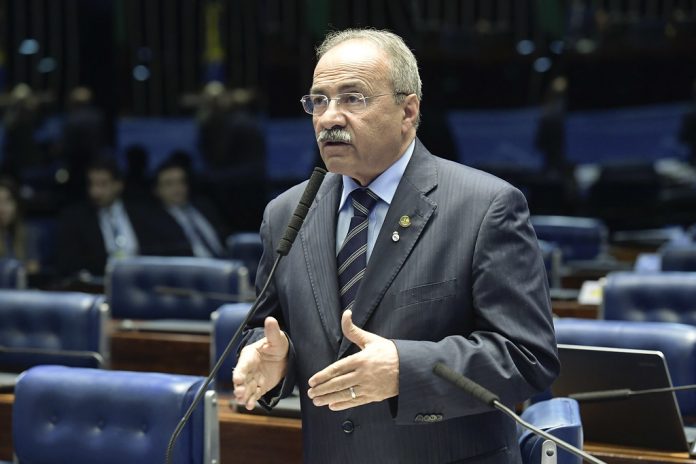 Senador flagrado com dinheiro na cueca tem divida de R 11 milhao com a Uniao