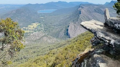 Turista-morre-ao-tentar-tirar-selfie-em-penhasco-e-cair-de-altura-de-80-metros-na-Austrália