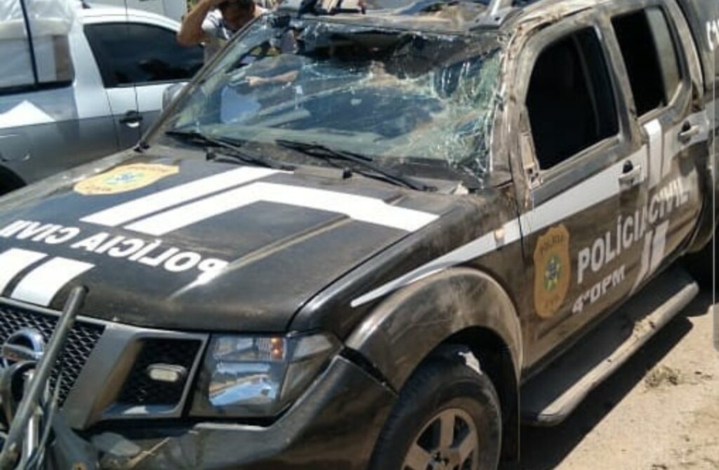 Viatura da policia capota no bairro Santa Maria