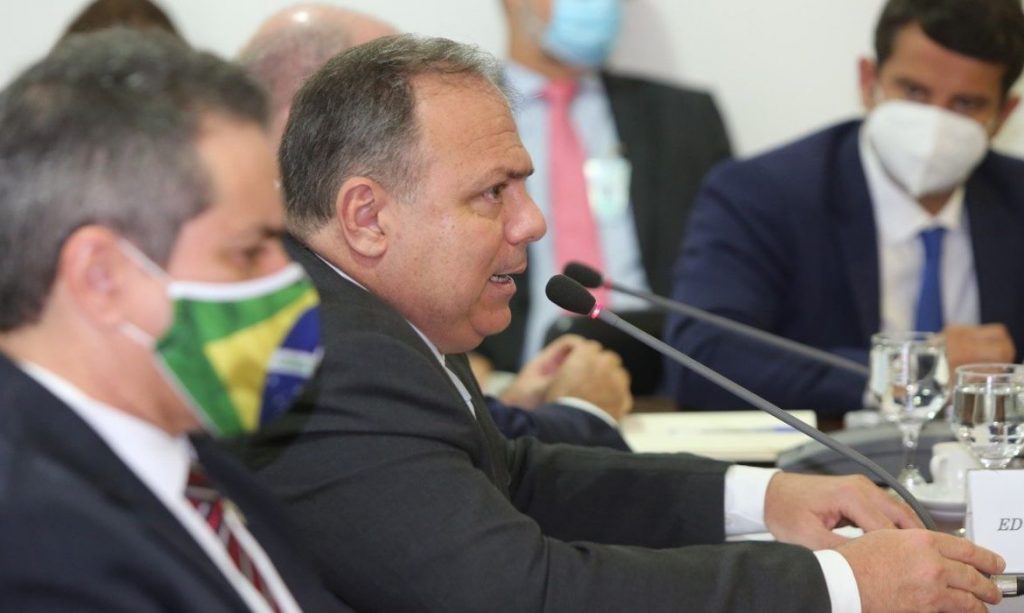 ministro da saude eduardo pazuello governadores covid 19 no brasil