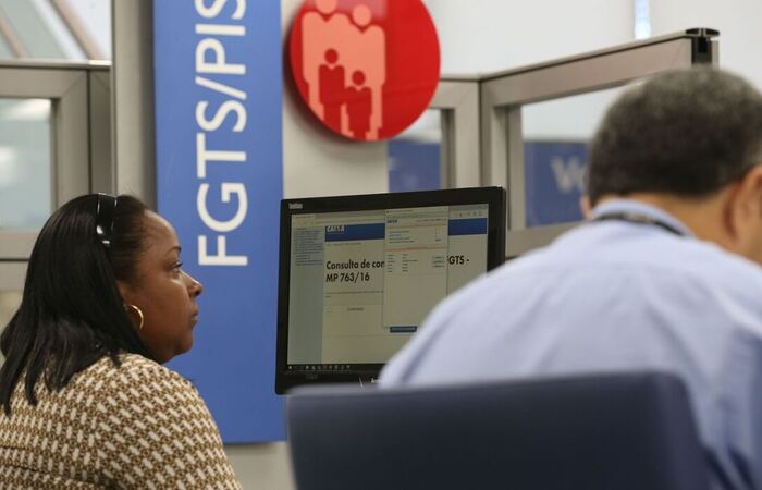 Abono salarial PIS Pasep segue reajuste do salario minimo e aumenta para R 1.100 confira calendario
