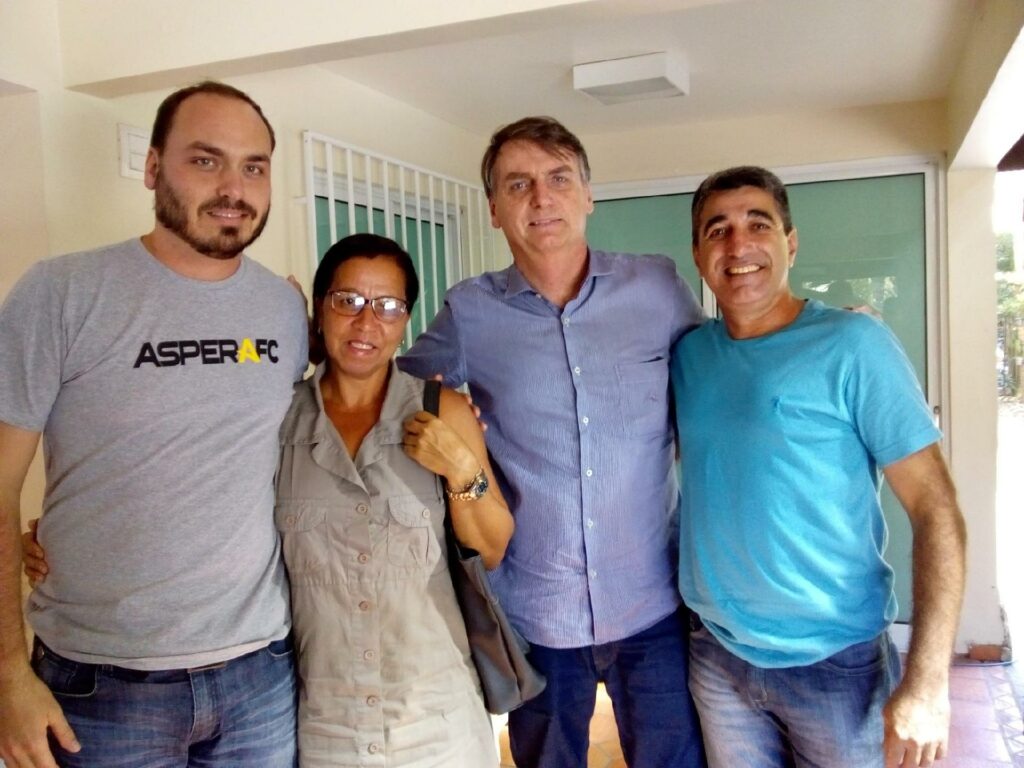 Acusada-de-ser-funcionária-fantasma-de-Bolsonaro-Wal-do-Açaí-ganha-cargo-na-prefeitura-de-Angra-dos-Reis