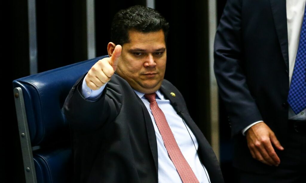 Alcolumbre-avalia-ser-vice-presidente-do-Senado-ou-ministro-de-Bolsonaro-em-2021-diz-jornal