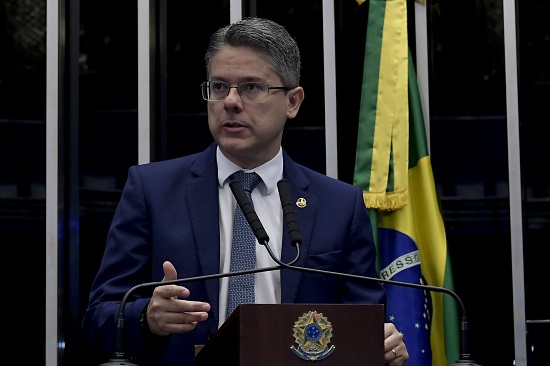 Alessandro Vieira critica decreto do Governo afirmando que nenhuma proposta que enfraqueca o SUS vai prosperar