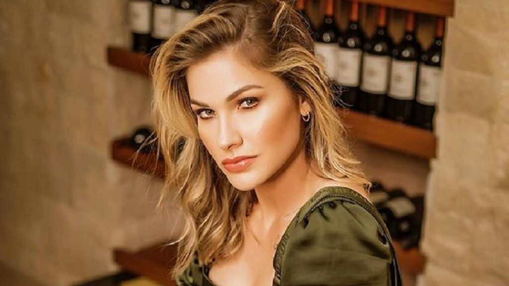 Andressa Suita curte viagem com amigas e diz que esta livre leve e solta