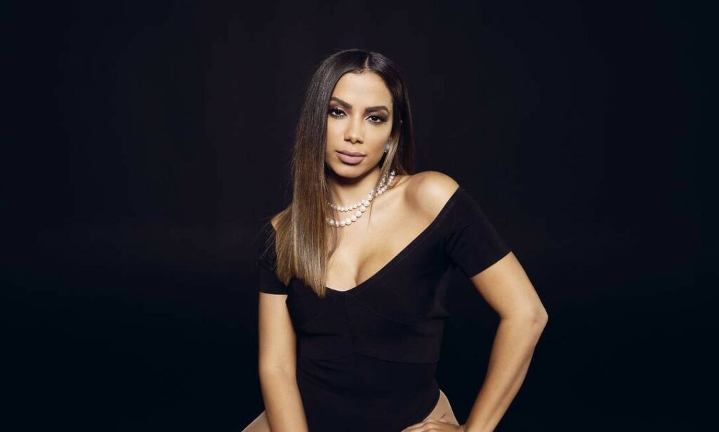Anitta revela ter feito sexo na frente do namorado e da aula para fazer anal veja video