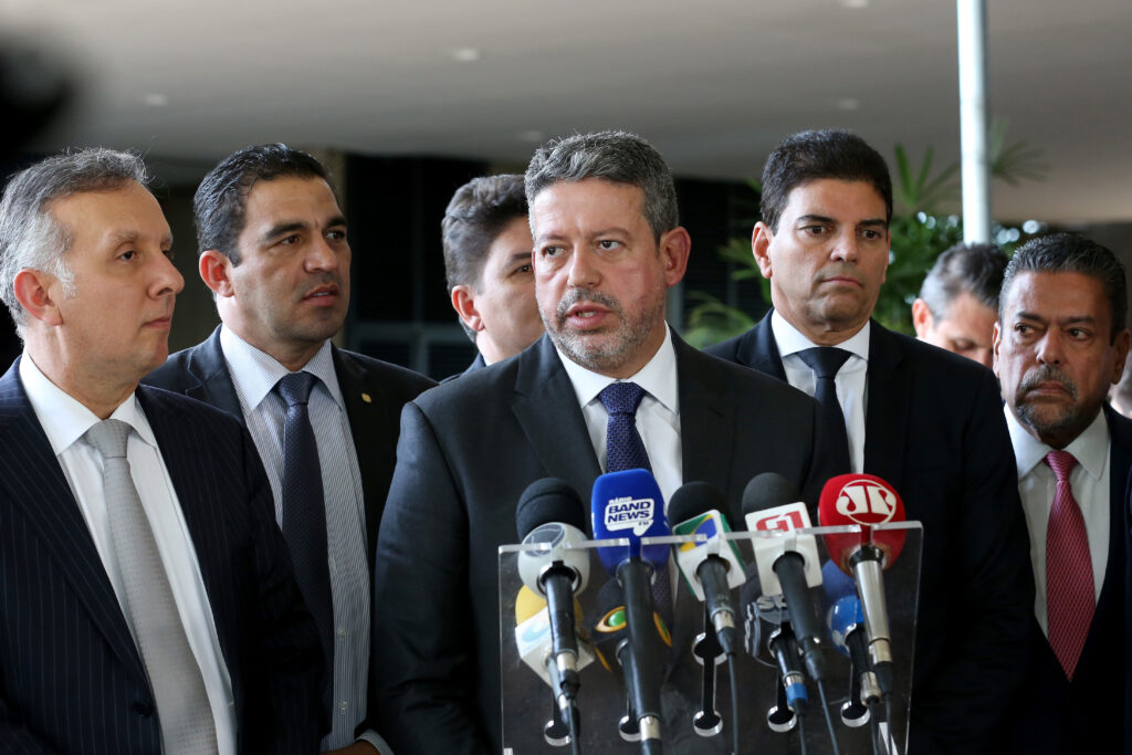 Apoiado-por-Bolsonaro-na-eleição-da-Câmara-Lira-responde-a-ações-no-STF-e-acusações-de-violência-doméstica