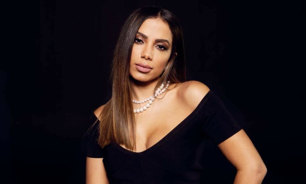 Apos defender SUS e ser criticada por internautas Anitta dispara Nao nasci em berco de ouro