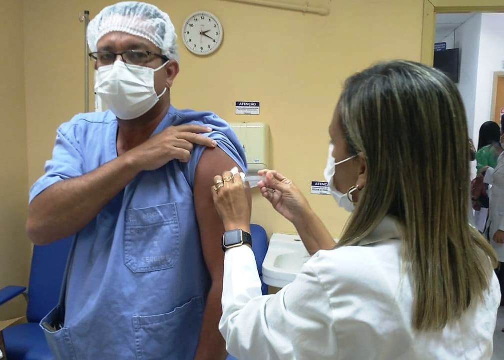 Apos denuncia de bebes com covid 19 junto de outros recem nascidos Maternidade N. S. de Lourdes vacina 696 profissionais de saude
