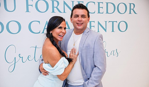 Apos marido receber criticas dos seguidores Gretchen diz que e boa de cama e dona do meu cartao de credito