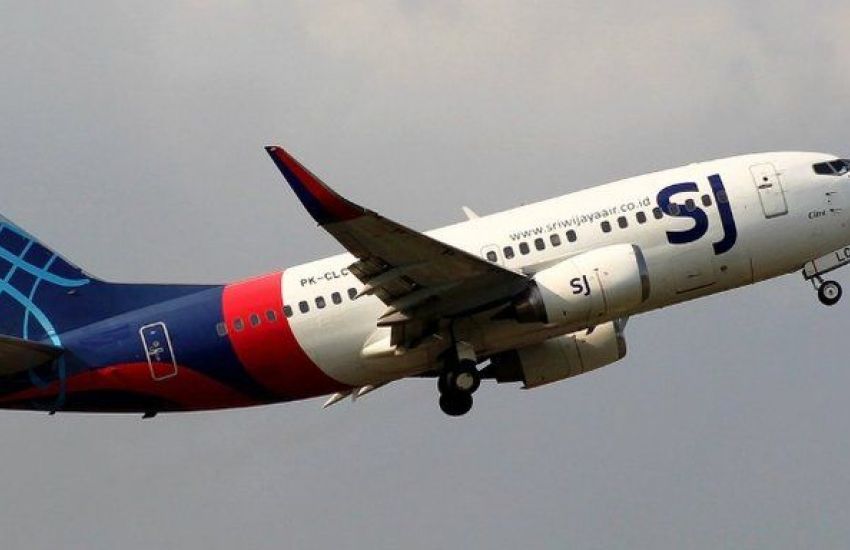 Apos queda de aviao na Indonesia policia diz que recebeu malas com partes de pertences e de corpos das vitimas