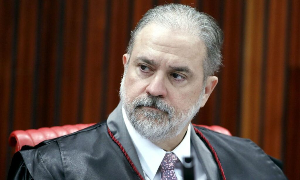 Aras abre inquerito no STJ sobre Manaus mira governador e prefeito e poupa governo Bolsonaro