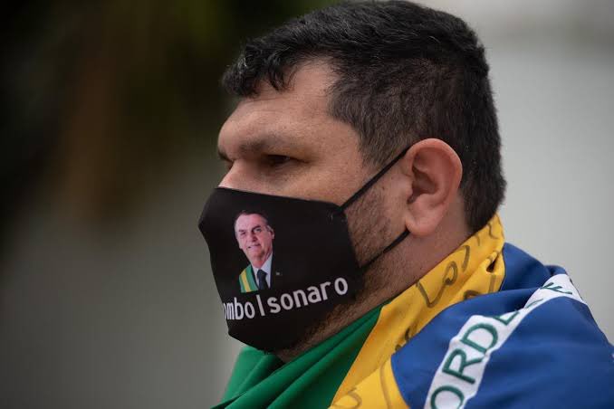 Blogueiro bolsonarista diz se tratar com ozonioterapia tratamento foi alvo de piadas homofobicas do presidente