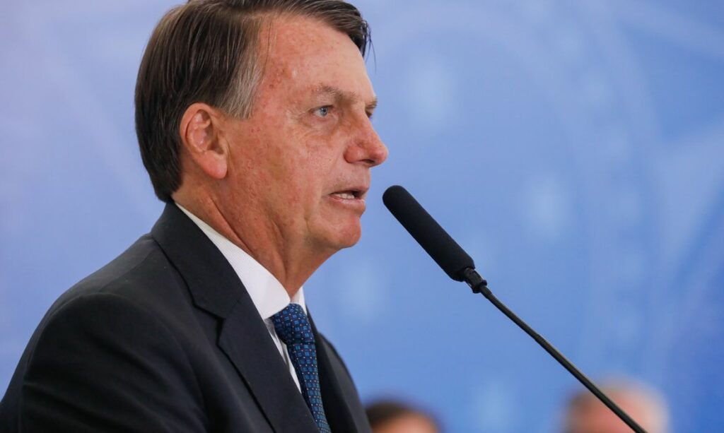 Bolsonaro limita gastos para vacina da covid 19 mas preserva projetos de militares
