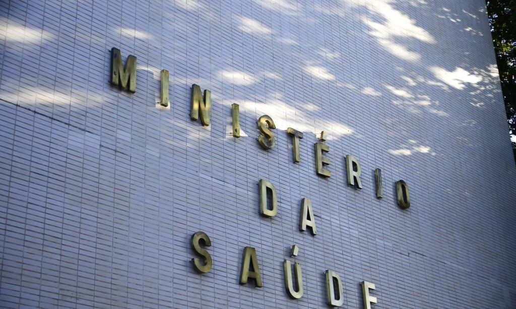 Brasil-gasta-R$-1,6-bilhão-por-dia-com-covid-19-mas-apenas-7,4%-do-valor-é-aplicado-na-Saúde