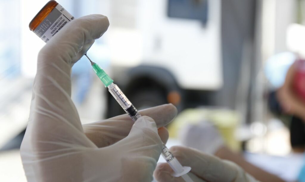 Butantan inicia distribuicao de segundo lote de vacinas apos aval da Anvisa